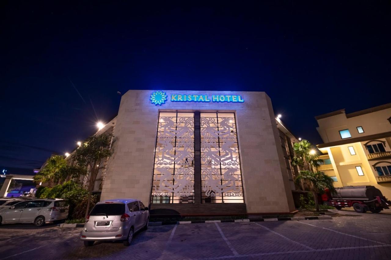 Kristal Hotel Kupang クパン エクステリア 写真